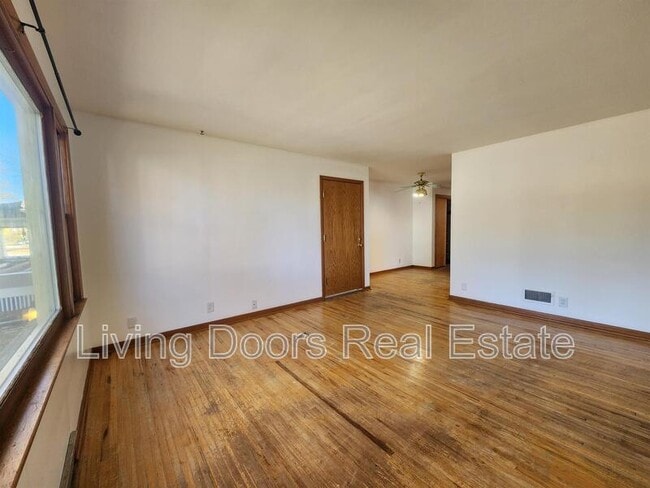 Building Photo - 1027 Garfield St