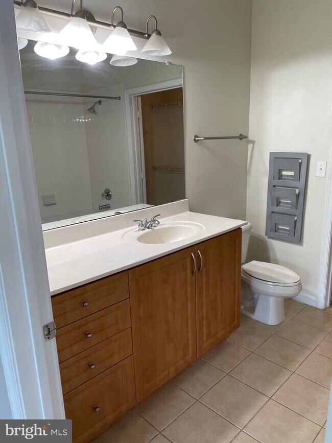 Building Photo - 12957 Centre Park Cir