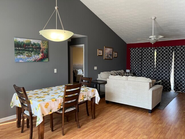 Foto del edificio - 4611 Court Yard Dr