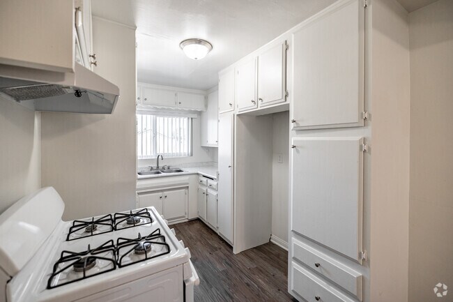 3 habitaciones, 2 baños - 1100 pies cuadrados - Cocina - Somerset plaza