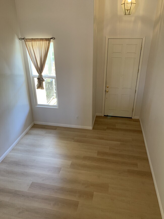 Foto del edificio - 1117 Yates Way