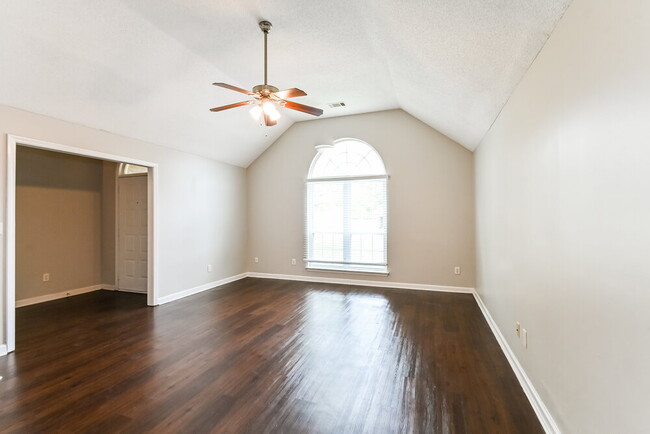 Building Photo - 7180 Fox Trot Cove