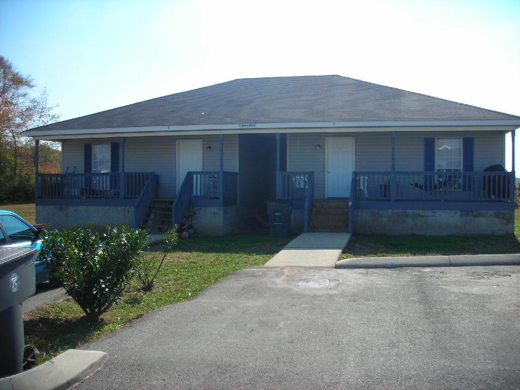 Primary Photo - 200 Dogwood Pointe Dr