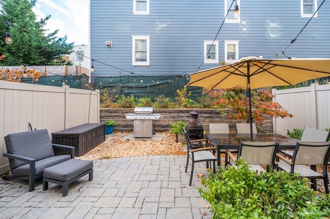 Building Photo - 29 Ravine Ave
