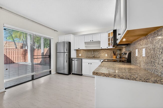 Foto del edificio - 1525 Augusta Cir