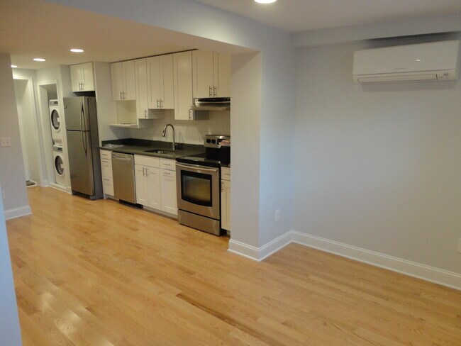 Foto del edificio - 1729 Hobart St NW