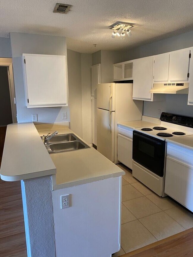 Foto del edificio - 627 Dory Ln