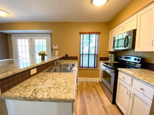 Building Photo - 1303 Shenandoah Dr