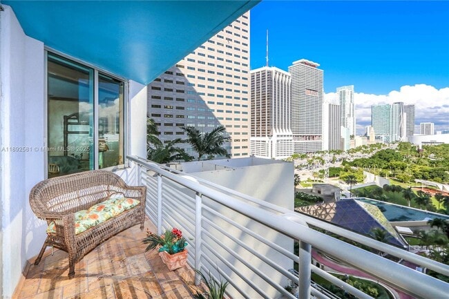 Building Photo - 335 S Biscayne Blvd