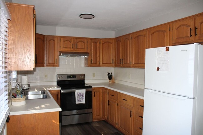 Foto del edificio - 3 bed 2 bath 2 car garage near campus.