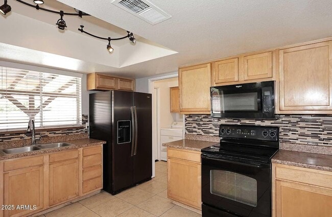 Building Photo - 617 E Calle Bolo Ln