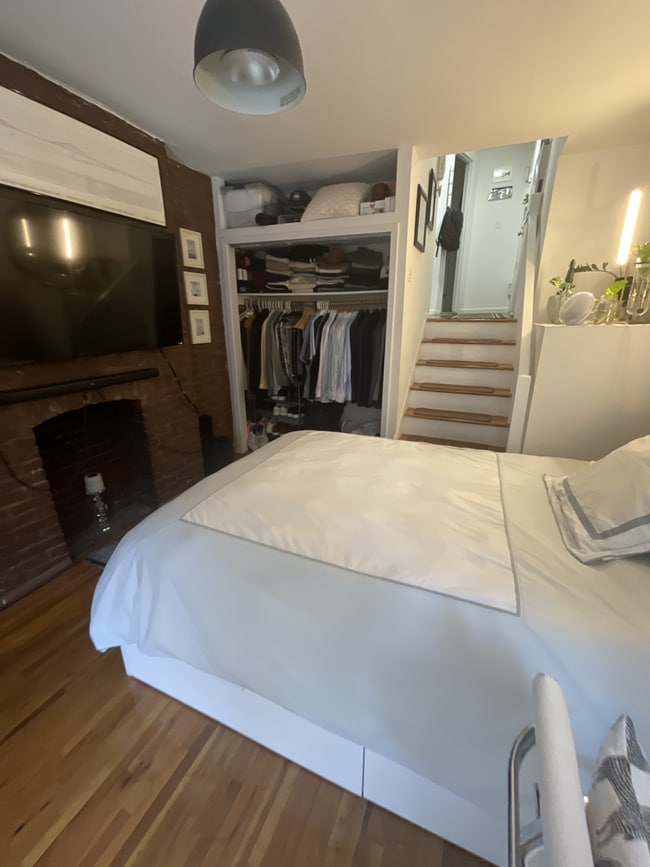 Building Photo - 344 E 49th St