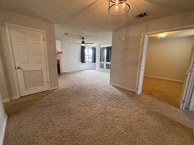 Building Photo - TOWNHOME IN NORTH BOSSIER