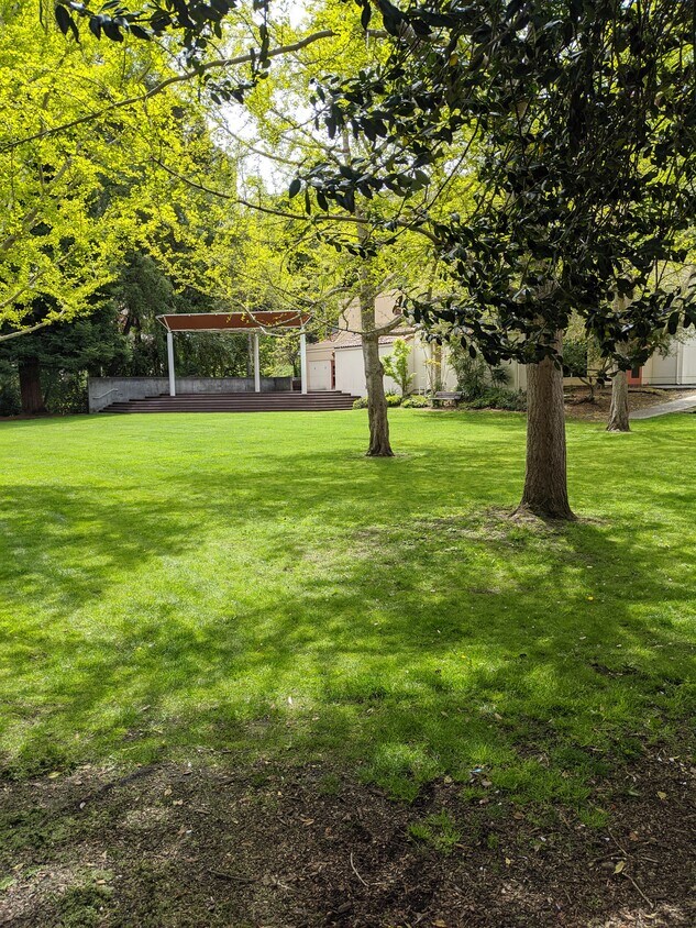 Twin Pines Park - 935 Waltermire St