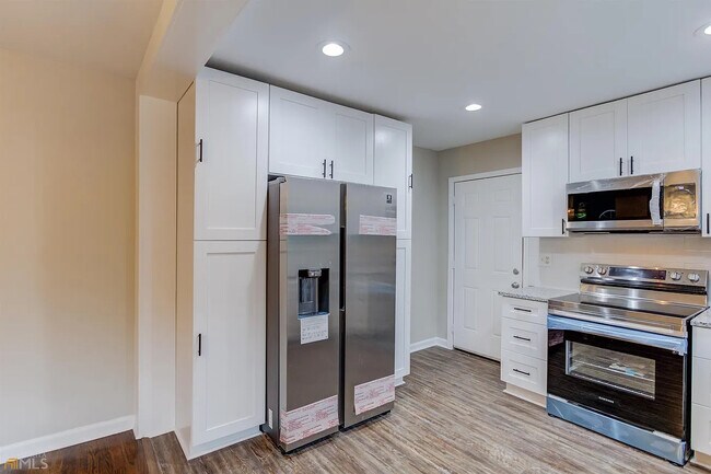 Foto del edificio - Room in Single Family Home on Oldknow Dr NW