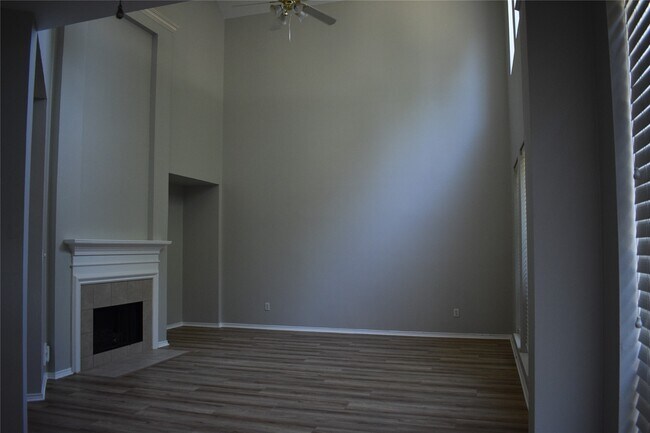 Foto del edificio - 4214 Creek Ridge Ln