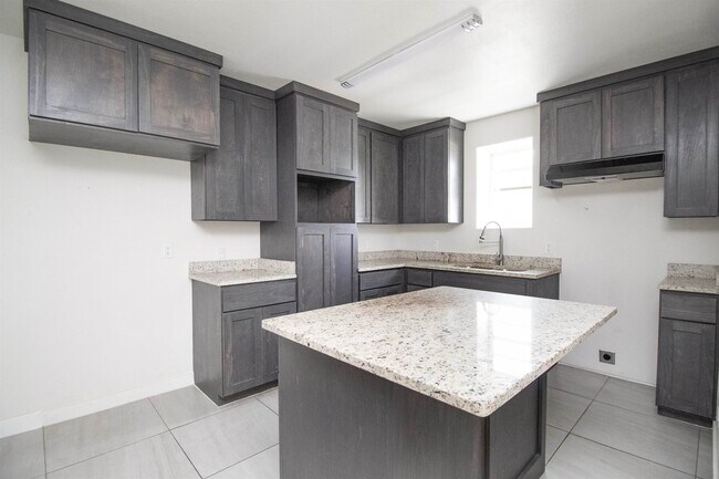 Foto del edificio - 520 E Travis St