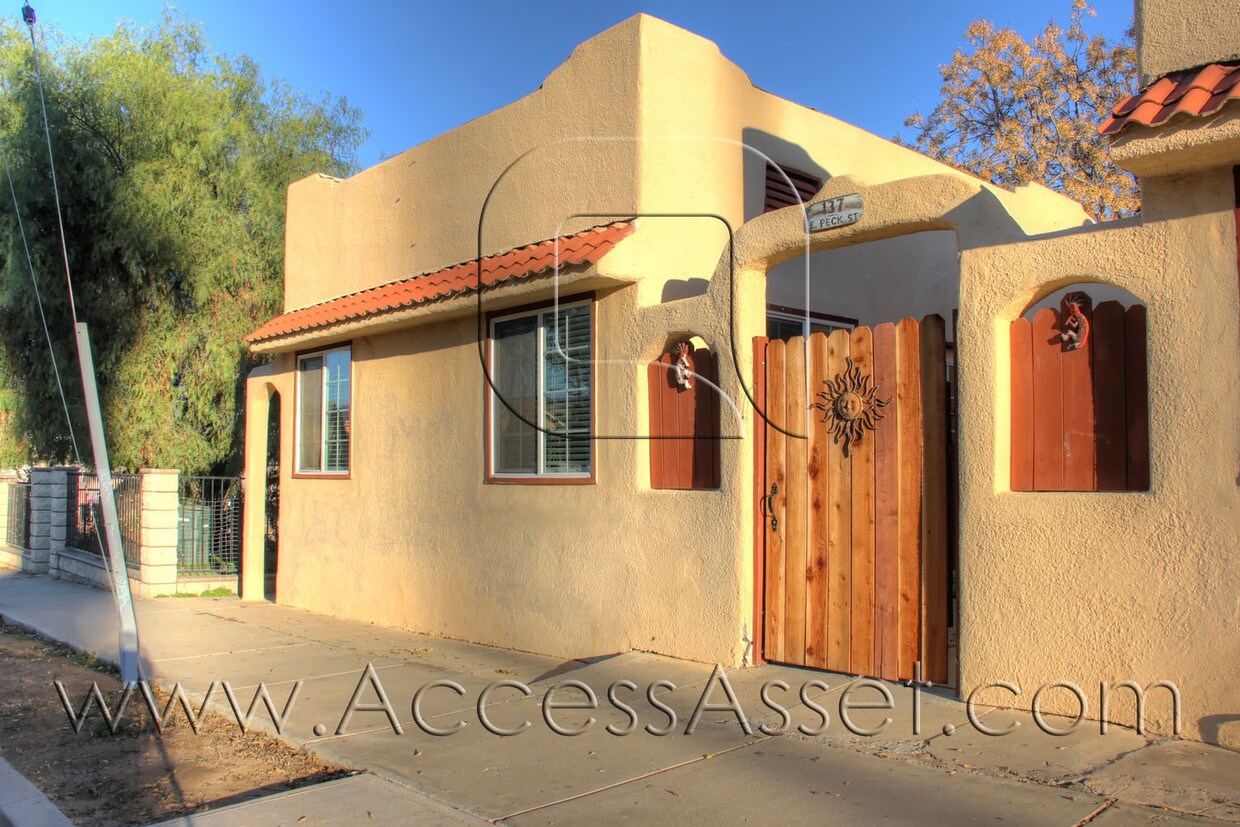 137 E Peck St Unit 2, Lake Elsinore, CA 92530 Room for Rent in Lake