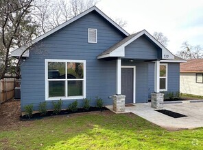Building Photo - 713 N Wood St