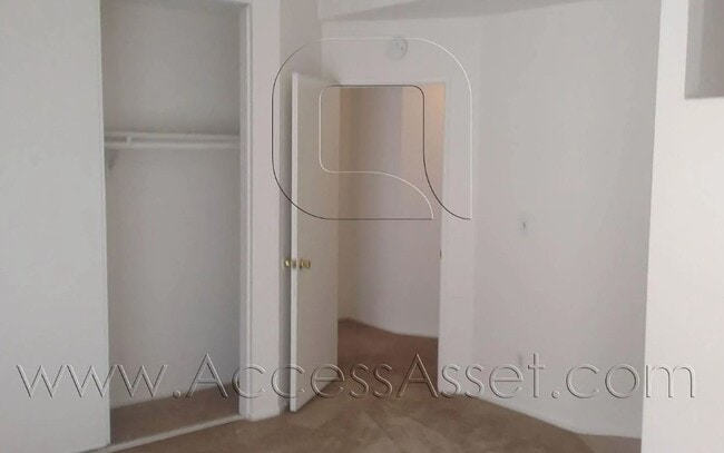 Building Photo - Charming 3 Bed/2 bath Home In Lovely Lake ...