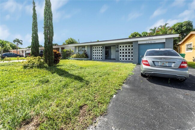 Building Photo - 7840 Ramona St