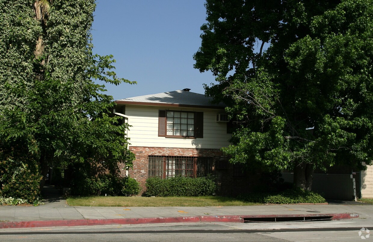Foto del edificio - 500 N Los Robles Ave