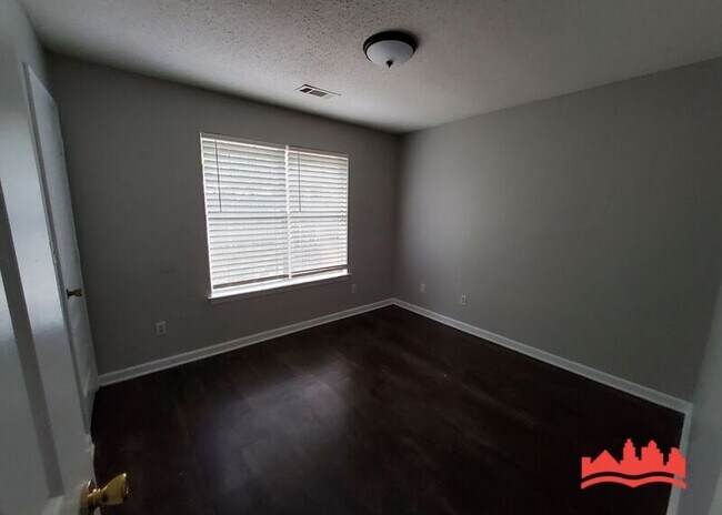 Foto del edificio - 3035 Meadows Ln