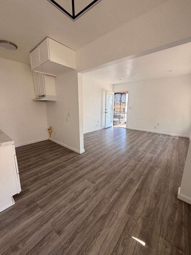 Foto del edificio - 760 1/2 S Hillview Ave