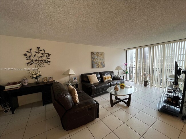 Foto del edificio - 16909 N Bay Rd