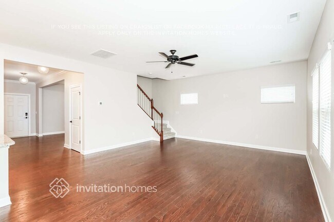 Foto del edificio - 8617 Caruthers Dr