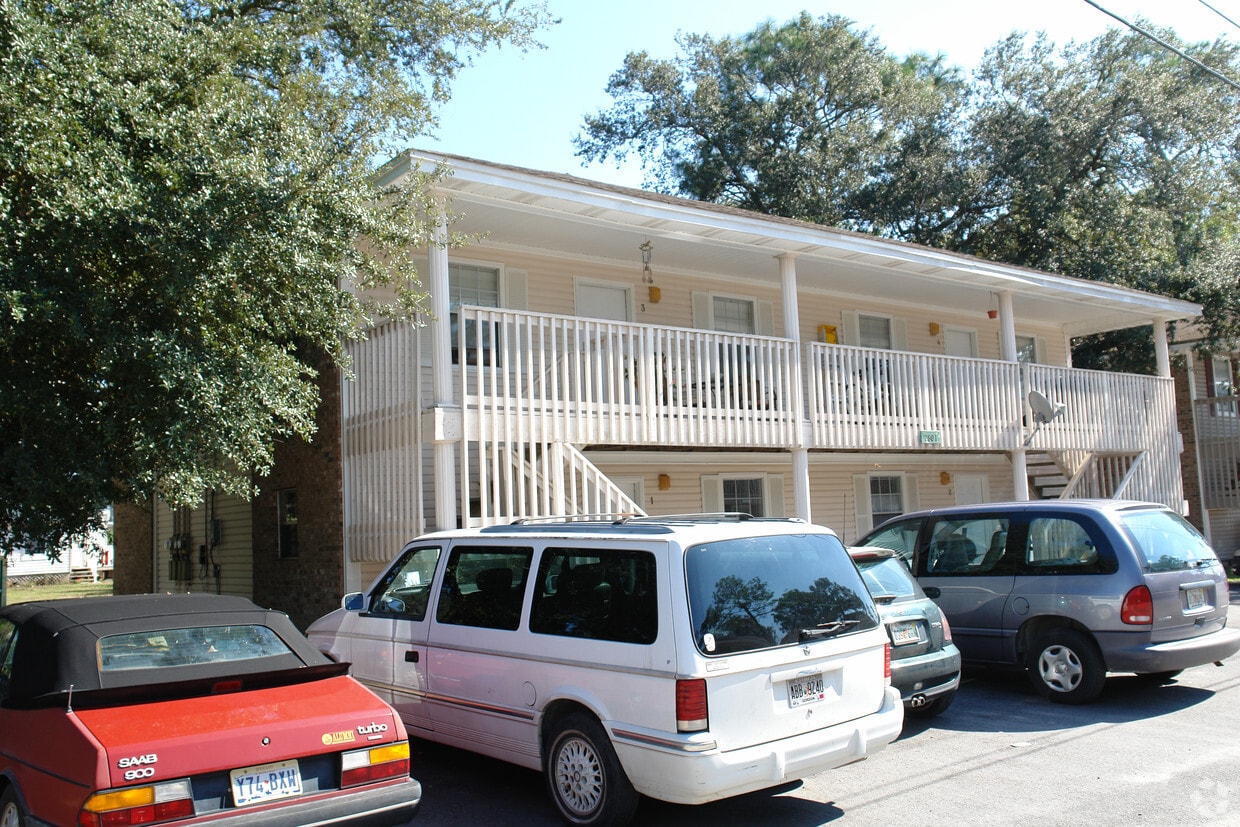 Primary Photo - Bradford Place Apartments