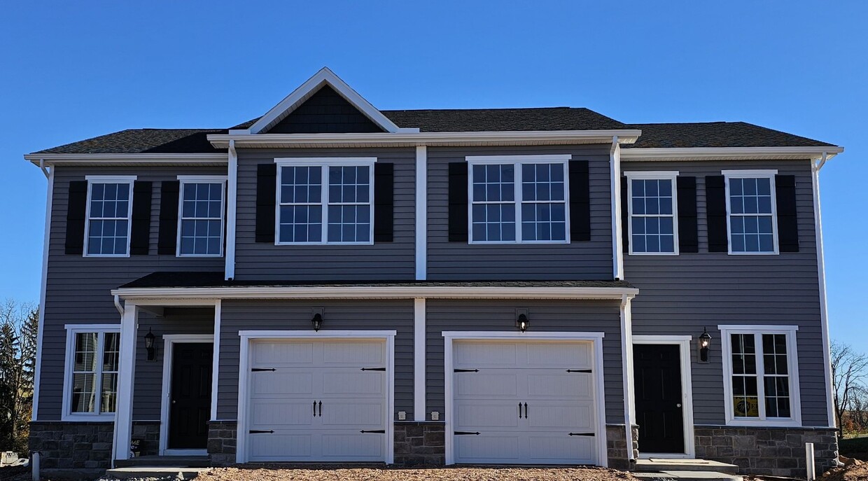 Foto principal - BRAND NEW- Duplexes near York, PA