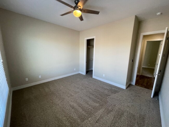 Building Photo - IMMACULATE RAVINES HOME!