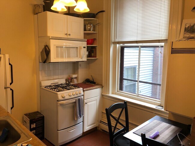 Building Photo - 42 Charles St