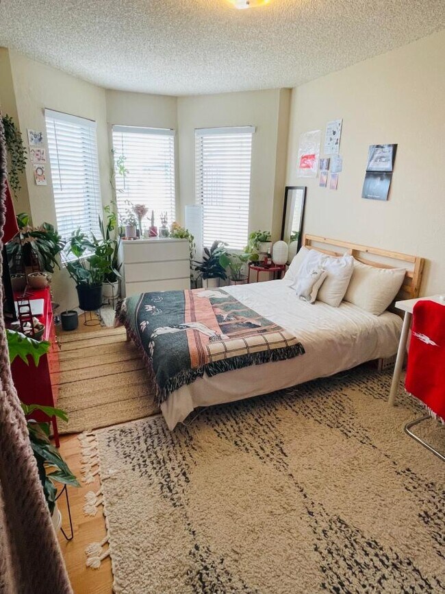 Building Photo - 3 bedroom in San Francisco CA 94121