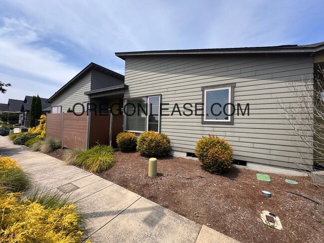 Building Photo - One bedroom stand alone house in Cal Young...