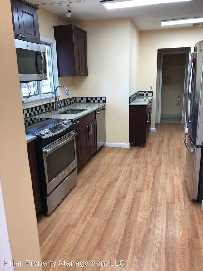 Building Photo - 3 br, 2.5 bath House - 93 Conover Road