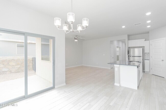 Foto del edificio - 13821 Madero Dr