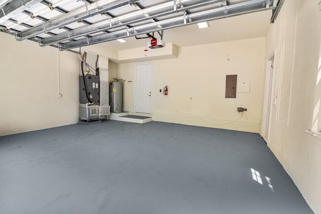 Building Photo - 3432 NE 15th Ave