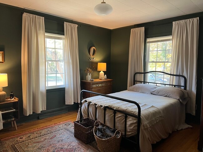 Building Photo - 321 Cedar St