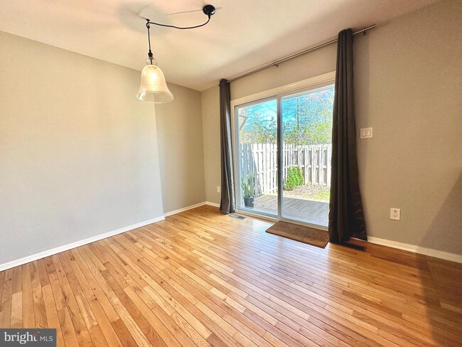 Building Photo - 9822 St Cloud Ct