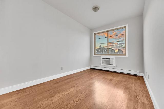 Building Photo - 3 bedroom in ASTORIA NY 11103