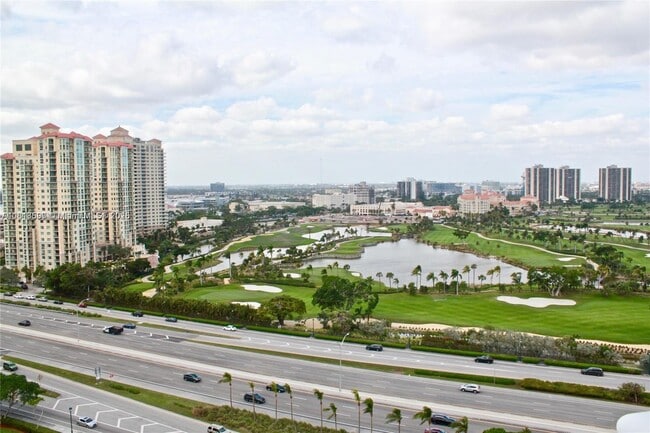 Foto del edificio - 3300 NE 192 St