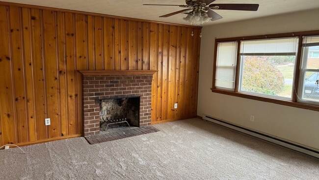 Building Photo - Mechanicsville Brick Rancher