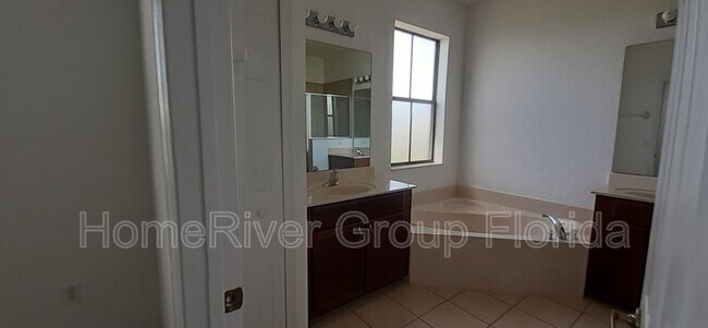 Building Photo - 1520 Portofino Meadows Blvd