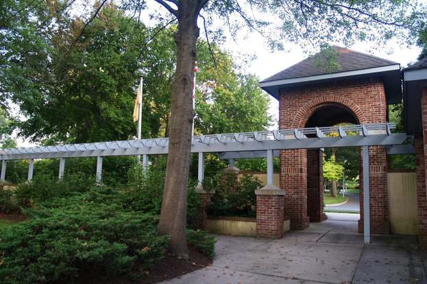 Building Photo - 304 Trinity Ct