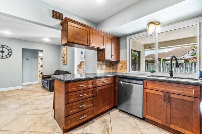 Foto del edificio - 1352 Wyndcliff Dr