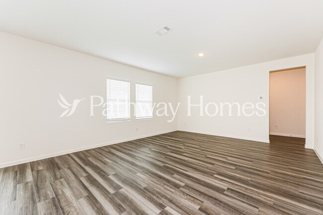 Foto del edificio - 12720 Haymarket Rd