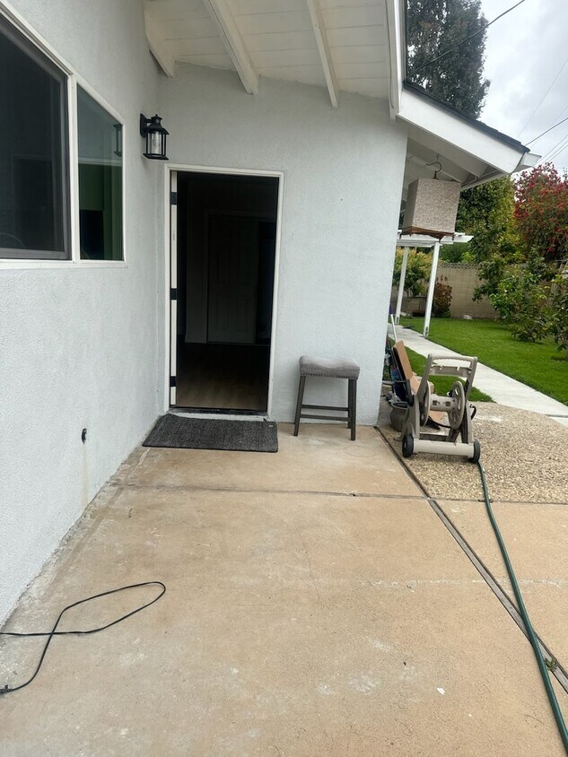 Primary Photo - 1416 W James Way