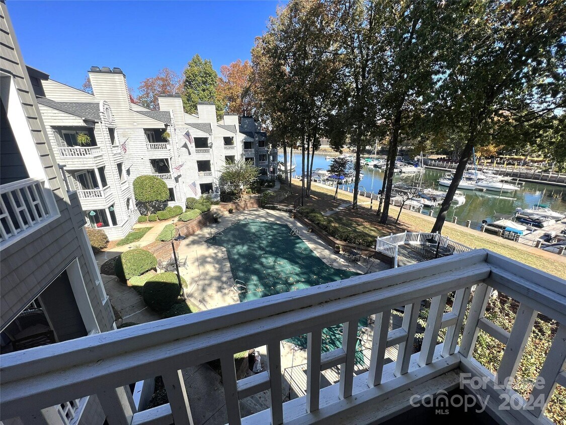 Foto principal - 215 Northwest Dr